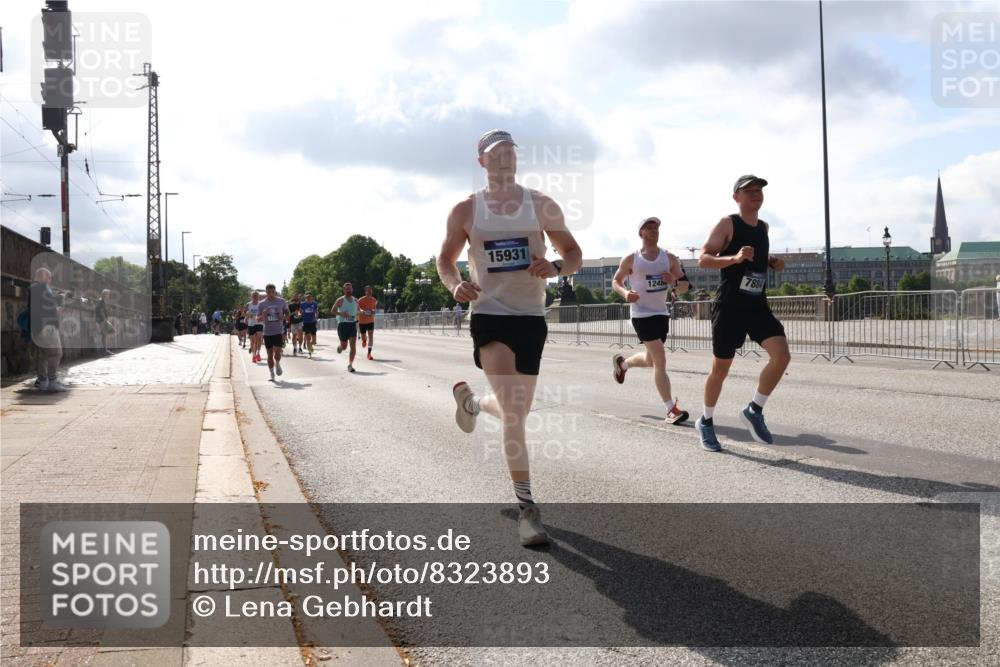 29.06.2025 - hella hamburg halbmarathon Lena Gebhardt http://msf.ph/oto/8323893 29.06.2025 09:48:22 Lombardsbrücke 15931, 1248, 7884, 1164, 1290, 1385, 1505, 1562, 1710, 1743, 2399, 2714, 2767, 3480, 3959, 4359, 4602, 4860, 5091, 5315, 5554, 5709, 6684, 6829, 6990, 7152, 7154, 7884, 8362, 8933, 9178, 9403, 9944, 10384, 10404, 10793, 10852, 10900, 11202, 11227, 11620, 11745, 11929, 12051, 12290, 12488, 12514, 12865, 12916, 13483, 13595, 13854, 13975, 14387, 14875, 14908, 14934, 15015, 15261, 15415, 15701, 15931, 15959, 16119, 16158 meine-sportfotos.de
