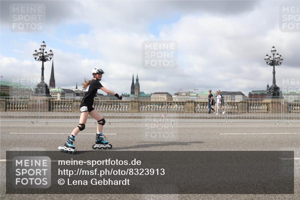 29.06.2025 - hella hamburg halbmarathon Lena Gebhardt http://msf.ph/oto/8323913 29.06.2025 09:08:10 Lombardsbrücke 247 meine-sportfotos.de