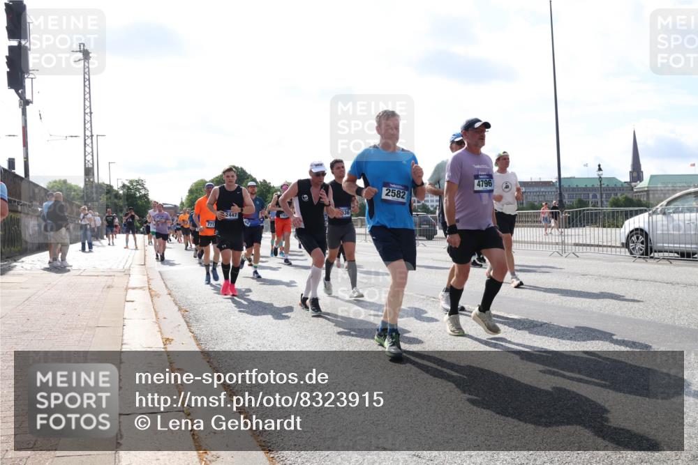 29.06.2025 - hella hamburg halbmarathon Lena Gebhardt http://msf.ph/oto/8323915 29.06.2025 10:00:10 Lombardsbrücke 771, 2447, 2582, 4796, 1006, 1019, 1125, 1180, 1239, 1264, 1526, 1544, 1681, 1834, 1914, 2027, 2086, 2099, 2159, 2346, 2348, 2364, 2426, 2447, 2582, 2584, 2606, 2652, 2676, 2677, 2730, 2910, 3042, 3177, 3181, 3319, 3836, 3861, 3898, 4013, 4231, 4419, 4594, 4632, 4772, 4796, 4813, 4940, 5015, 5134, 5272, 5277, 5341, 5728, 6082, 6084, 6104, 6174, 6201, 6202, 6220, 6260, 6462, 6470, 6581, 6587, 8330, 10031, 11568, 11844 meine-sportfotos.de