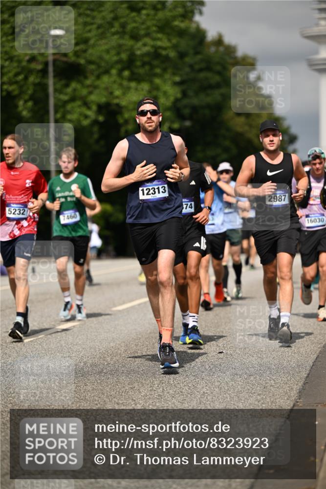 29.06.2025 - hella hamburg halbmarathon Dr. Thomas Lammeyer http://msf.ph/oto/8323923 29.06.2025 10:17:29 Kennedybrücke 1007, 1194, 1859, 1939, 2055, 2359, 2721, 2904, 2961, 2987, 3218, 3729, 4001, 4950, 5232, 6026, 6207, 7346, 7460, 7913, 8279, 8913, 9128, 9612, 9631 meine-sportfotos.de