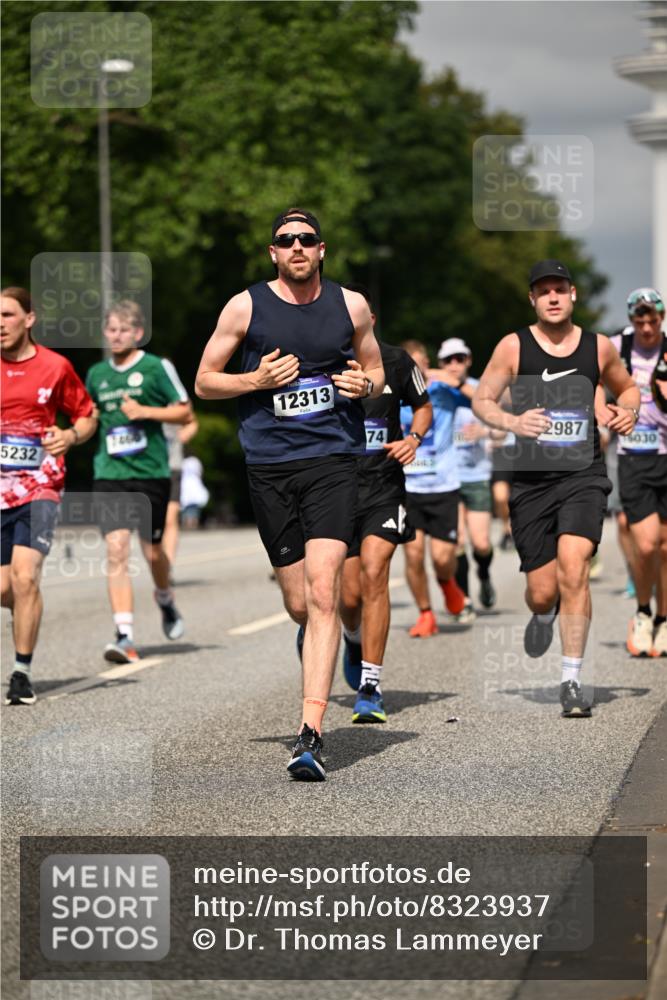 29.06.2025 - hella hamburg halbmarathon Dr. Thomas Lammeyer http://msf.ph/oto/8323937 29.06.2025 10:17:29 Kennedybrücke 1007, 1194, 1859, 1939, 2055, 2359, 2721, 2904, 2961, 2987, 3218, 3729, 4001, 4950, 5232, 6026, 6207, 7346, 7460, 7913, 8279, 8913, 9128, 9612, 9631 meine-sportfotos.de