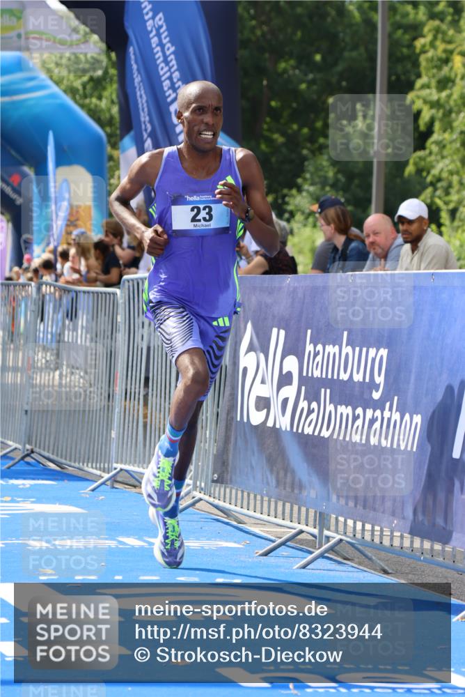 29.06.2025 - hella hamburg halbmarathon Strokosch-Dieckow http://msf.ph/oto/8323944 29.06.2025 10:03:06 Ziel 9, 16, 23 meine-sportfotos.de
