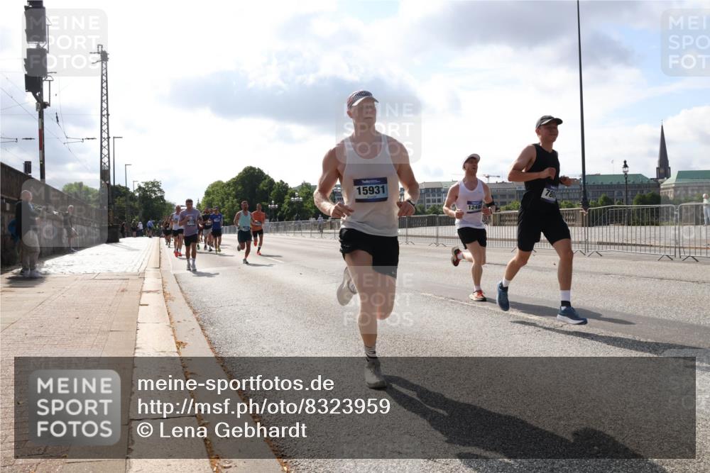 29.06.2025 - hella hamburg halbmarathon Lena Gebhardt http://msf.ph/oto/8323959 29.06.2025 09:48:22 Lombardsbrücke 15931, 1248, 1164, 1290, 1385, 1505, 1562, 1710, 1743, 2399, 2714, 2767, 3480, 3959, 4359, 4602, 4860, 5091, 5315, 5554, 5709, 6684, 6829, 6990, 7152, 7154, 7884, 8362, 8933, 9178, 9403, 9944, 10384, 10404, 10793, 10852, 10900, 11202, 11227, 11620, 11745, 11929, 12051, 12290, 12488, 12514, 12865, 12916, 13483, 13595, 13854, 13975, 14387, 14875, 14908, 14934, 15015, 15261, 15415, 15701, 15931, 15959, 16119, 16158 meine-sportfotos.de