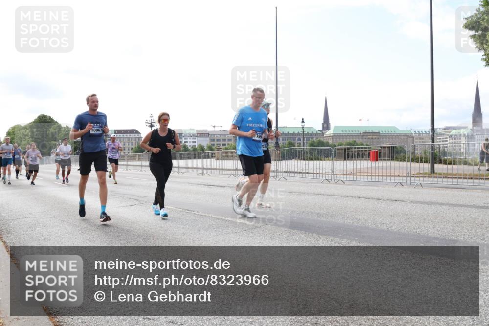 29.06.2025 - hella hamburg halbmarathon Lena Gebhardt http://msf.ph/oto/8323966 29.06.2025 10:12:52 Lombardsbrücke 10067, 1799, 35, 30, 1020, 1051, 1249, 1610, 1785, 1851, 1939, 2531, 2891, 2942, 2963, 2964, 3182, 3248, 3262, 4453, 4499, 4532, 4554, 5150, 5166, 5597, 5598, 6207, 6822, 6966, 7014, 7873, 7907, 8398, 8405, 8917, 8971, 9141, 9254, 10067, 10402, 10581, 11025, 11720, 12456, 13566, 13816, 14404, 14540, 14869, 15012, 15369, 15531, 16030, 16255, 16323, 16473, 16826, 16911, 17061, 17699, 17994, 18048, 18178, 18320, 18493, 18530 meine-sportfotos.de