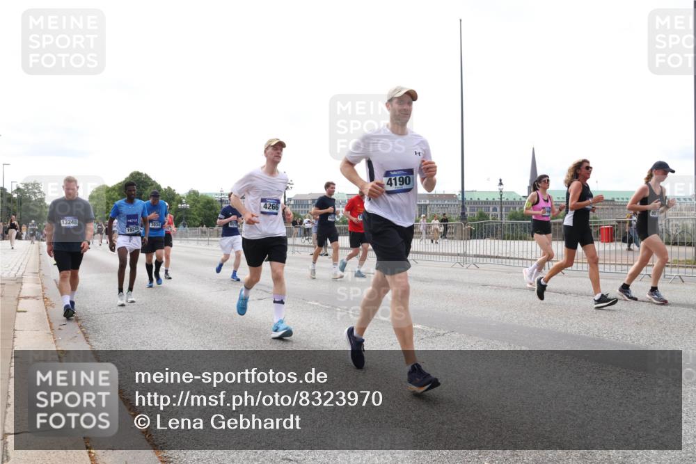 29.06.2025 - hella hamburg halbmarathon Lena Gebhardt http://msf.ph/oto/8323970 29.06.2025 10:23:08 Lombardsbrücke 13248, 19245, 3034, 4266, 12, 4190, 1029, 1362, 1853, 2766, 2925, 3003, 3029, 3034, 3600, 3601, 4190, 4266, 4728, 4793, 5223, 5629, 6502, 6578, 6784, 6785, 6849, 7266, 7529, 7820, 7891, 7925, 8687, 8688, 8716, 8918, 8920, 9133, 9256, 9301, 9877, 9913, 10205, 10739, 10826, 11798, 11879, 12025, 12073, 12190, 12265, 13560, 13921, 14041, 14265, 14338, 14525, 14801, 14821, 16416, 16558, 17013, 17099, 17207, 17299, 17719 meine-sportfotos.de