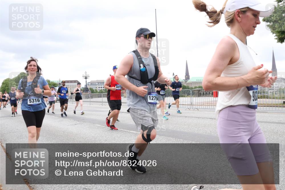 29.06.2025 - hella hamburg halbmarathon Lena Gebhardt http://msf.ph/oto/8324026 29.06.2025 10:57:36 Lombardsbrücke 13427, 5316, 18534, 8873, 1279, 3750, 1123, 1242, 1248, 1265, 1643, 2015, 2041, 2370, 2451, 2567, 2900, 3191, 3195, 3385, 3388, 3433, 3723, 3750, 3851, 3954, 4059, 4086, 4106, 4180, 4197, 4485, 4521, 4611, 4830, 4998, 5117, 5316, 5632, 5639, 5736, 5738, 6053, 6827, 6857, 6916, 7172, 7193, 7720, 7728, 7787, 8035, 8159, 8287, 8386, 8474, 8540, 8552, 8708, 8773, 8851, 8853, 8873, 9059, 9110, 9233, 9318, 9394, 9496, 9613 meine-sportfotos.de
