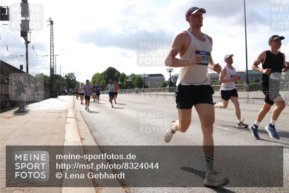 29.06.2025 - hella hamburg halbmarathon Lena Gebhardt http://msf.ph/oto/8324044 29.06.2025 09:48:22 Lombardsbrücke 931, 7884, 1164, 1290, 1385, 1505, 1562, 1710, 1743, 2399, 2714, 2767, 3480, 3959, 4359, 4602, 4860, 5091, 5315, 5554, 5709, 6684, 6829, 6990, 7152, 7154, 7884, 8362, 8933, 9178, 9403, 9944, 10384, 10404, 10793, 10852, 10900, 11202, 11227, 11620, 11745, 11929, 12051, 12290, 12488, 12514, 12865, 12916, 13483, 13595, 13854, 13975, 14387, 14875, 14908, 14934, 15015, 15261, 15415, 15701, 15931, 15959, 16119, 16158 meine-sportfotos.de