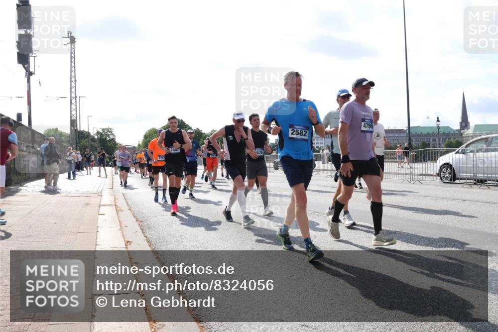 29.06.2025 - hella hamburg halbmarathon Lena Gebhardt http://msf.ph/oto/8324056 29.06.2025 10:00:10 Lombardsbrücke 7717, 2447, 636, 2582, 4796, 1006, 1019, 1125, 1180, 1239, 1264, 1526, 1544, 1681, 1834, 1914, 2027, 2086, 2099, 2159, 2346, 2348, 2364, 2426, 2447, 2582, 2584, 2606, 2652, 2676, 2677, 2730, 2910, 3042, 3177, 3181, 3319, 3836, 3861, 3898, 4013, 4231, 4419, 4594, 4632, 4772, 4796, 4813, 4940, 5015, 5134, 5272, 5277, 5341, 5728, 6082, 6084, 6104, 6174, 6201, 6202, 6220, 6260, 6462, 6470, 6581, 6587, 8330, 10031, 11568, 11844 meine-sportfotos.de