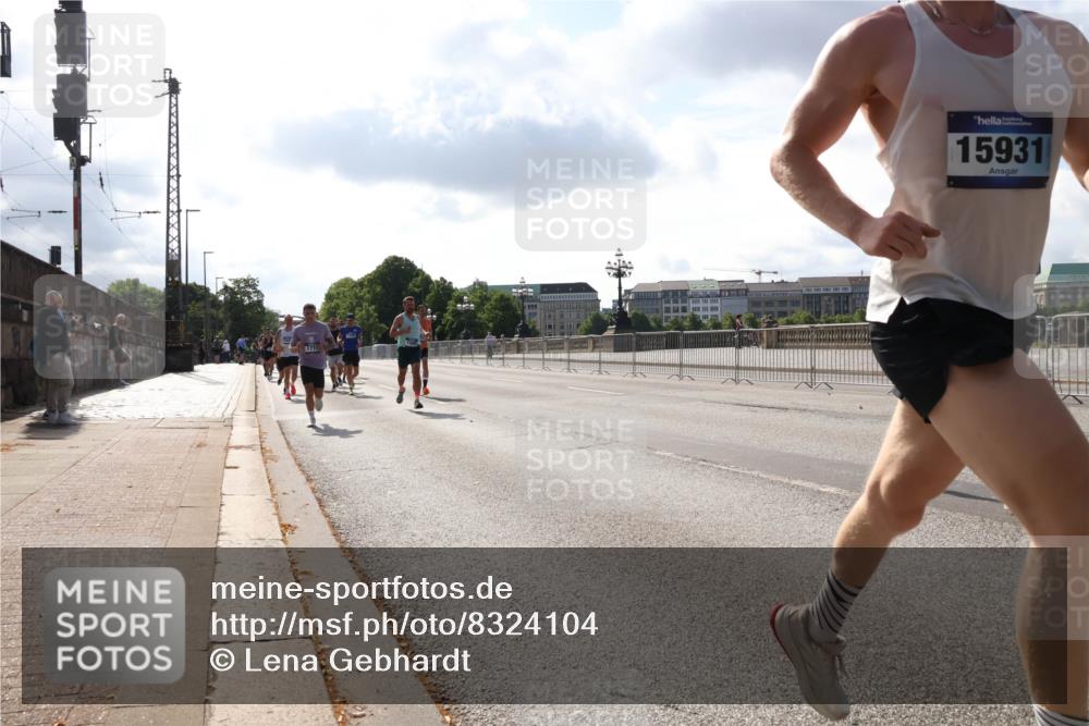 29.06.2025 - hella hamburg halbmarathon Lena Gebhardt http://msf.ph/oto/8324104 29.06.2025 09:48:23 Lombardsbrücke 1719, 15931, 1290, 1385, 1505, 1562, 1710, 1743, 2399, 2714, 2767, 3480, 3959, 4359, 4602, 4860, 5091, 5315, 5554, 5709, 6684, 6829, 6990, 7152, 7154, 7884, 8362, 8933, 9178, 9403, 9944, 10384, 10404, 10793, 10852, 10900, 11202, 11227, 11620, 11745, 11929, 12051, 12290, 12488, 12514, 12865, 12916, 13483, 13595, 13854, 13975, 14387, 14875, 14908, 14934, 15015, 15261, 15415, 15701, 15931, 15959, 16119, 16158 meine-sportfotos.de