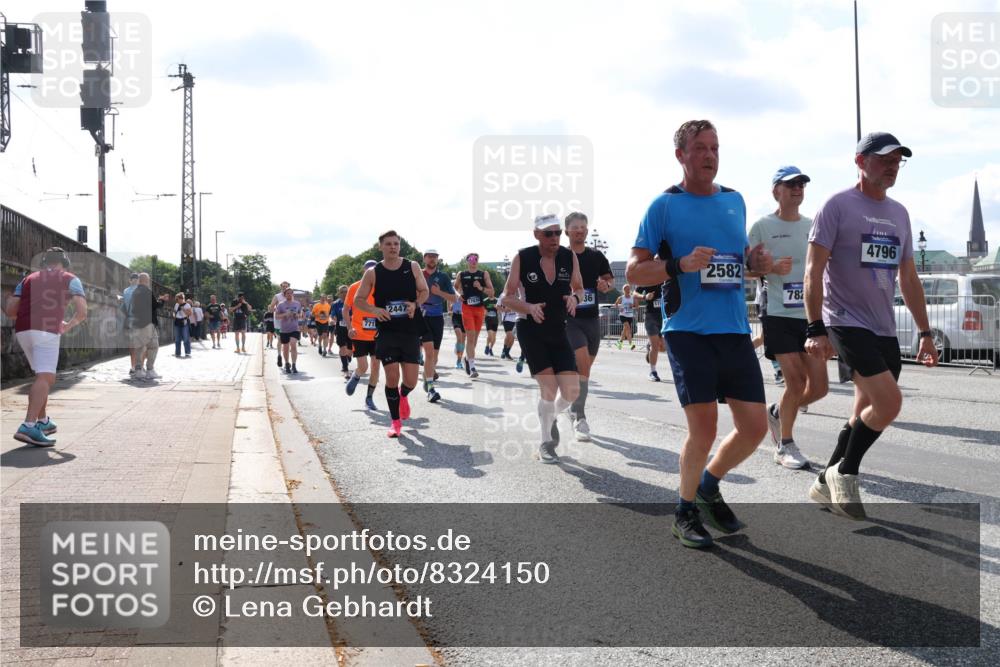 29.06.2025 - hella hamburg halbmarathon Lena Gebhardt http://msf.ph/oto/8324150 29.06.2025 10:00:10 Lombardsbrücke 771, 2447, 36, 2582, 782, 4796, 1006, 1019, 1125, 1180, 1239, 1264, 1526, 1544, 1681, 1834, 1914, 2027, 2086, 2099, 2159, 2346, 2348, 2364, 2426, 2447, 2582, 2584, 2606, 2652, 2676, 2677, 2730, 2910, 3042, 3177, 3181, 3319, 3836, 3861, 3898, 4013, 4231, 4419, 4594, 4632, 4772, 4796, 4813, 4940, 5015, 5134, 5272, 5277, 5341, 5728, 6082, 6084, 6104, 6174, 6201, 6202, 6220, 6260, 6462, 6470, 6581, 6587, 8330, 10031, 11568, 11844 meine-sportfotos.de