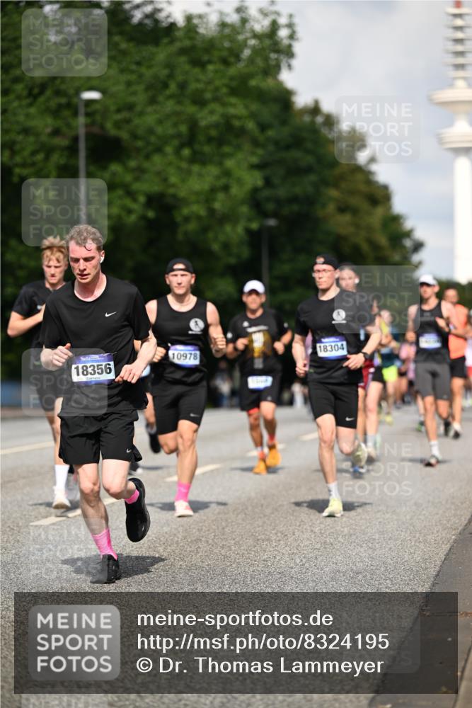 29.06.2025 - hella hamburg halbmarathon Dr. Thomas Lammeyer http://msf.ph/oto/8324195 29.06.2025 09:55:37 Kennedybrücke 1312, 1353, 1569, 1763, 2653, 2880, 3437, 3618, 3697, 4565, 4991, 5014, 5047, 5129, 5231, 5690, 5987, 6490, 6700, 6770, 7185, 8074, 8359, 8564, 8900, 9358, 9547, 9659, 10319, 10978, 11021, 11062 meine-sportfotos.de