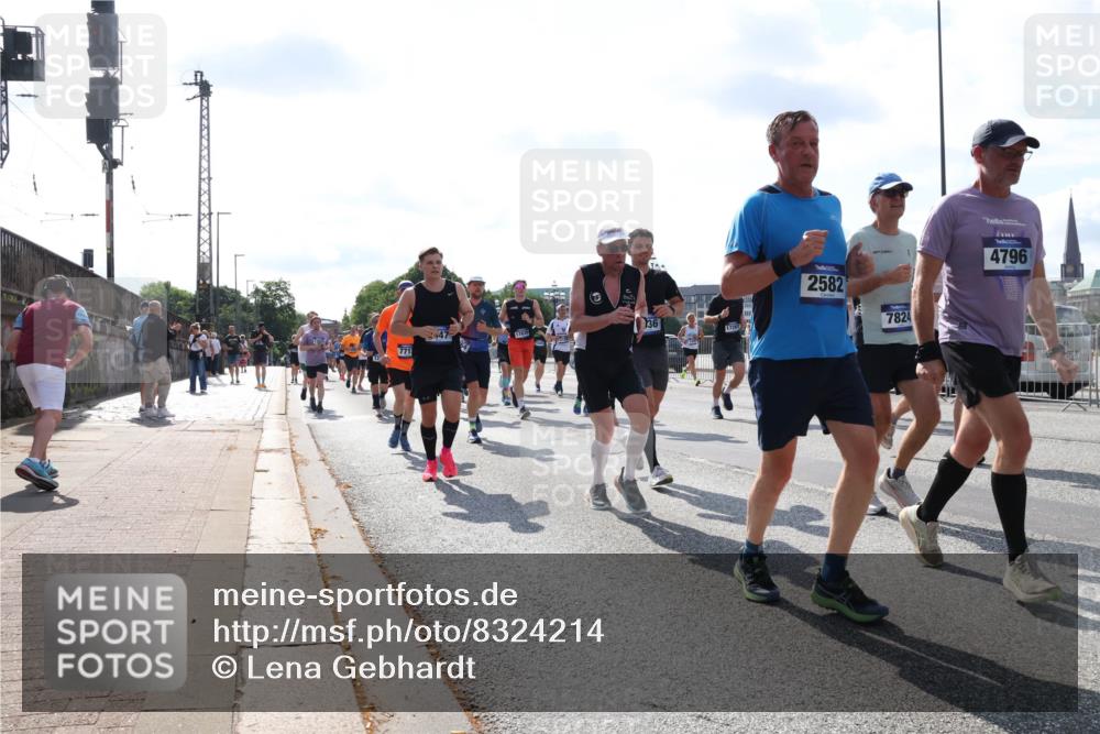 29.06.2025 - hella hamburg halbmarathon Lena Gebhardt http://msf.ph/oto/8324214 29.06.2025 10:00:10 Lombardsbrücke 7717, 47, 36, 1726, 2582, 7824, 4796, 1006, 1019, 1125, 1180, 1239, 1264, 1526, 1544, 1681, 1834, 1914, 2027, 2086, 2099, 2159, 2346, 2348, 2364, 2426, 2447, 2582, 2584, 2606, 2652, 2676, 2677, 2730, 2910, 3042, 3177, 3181, 3319, 3836, 3861, 3898, 4013, 4231, 4419, 4594, 4632, 4772, 4796, 4813, 4940, 5015, 5134, 5272, 5277, 5341, 5728, 6082, 6084, 6104, 6174, 6201, 6202, 6220, 6260, 6462, 6470, 6581, 6587, 8330, 10031, 11568, 11844 meine-sportfotos.de