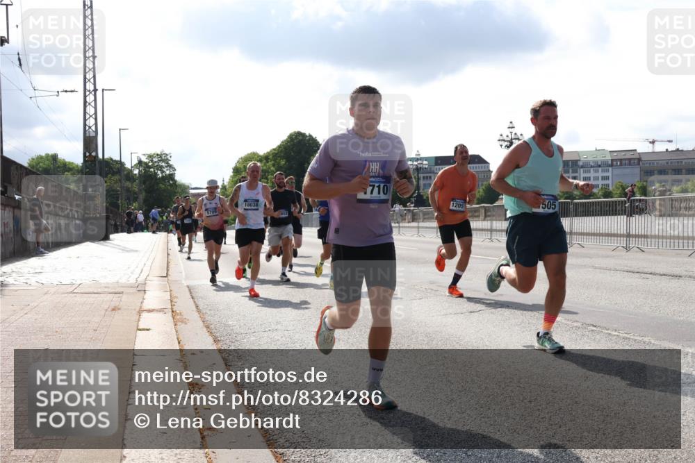 29.06.2025 - hella hamburg halbmarathon Lena Gebhardt http://msf.ph/oto/8324286 29.06.2025 09:48:25 Lombardsbrücke 5709, 18038, 710, 505, 1205, 1290, 1385, 1505, 1562, 1710, 1743, 2399, 2714, 2767, 3480, 3959, 4359, 4602, 4860, 5091, 5315, 5554, 5709, 6684, 6829, 6990, 7152, 7154, 7884, 8362, 8571, 8933, 9403, 10384, 10404, 10793, 10852, 10900, 11202, 11227, 11620, 11745, 11929, 12051, 12290, 12488, 12514, 12865, 12916, 13483, 13595, 13854, 13975, 14387, 14875, 14908, 14934, 15015, 15261, 15415, 15701, 15931, 15959, 16119, 16158 meine-sportfotos.de