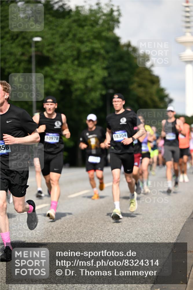 29.06.2025 - hella hamburg halbmarathon Dr. Thomas Lammeyer http://msf.ph/oto/8324314 29.06.2025 09:55:38 Kennedybrücke 1312, 1353, 1569, 1763, 2653, 2880, 3437, 3618, 3697, 4565, 4991, 5014, 5047, 5129, 5231, 5690, 5987, 6490, 6700, 6770, 7185, 7710, 8074, 8359, 8564, 8900, 9358, 9547, 9659, 10319, 10691, 10978, 11021, 11062 meine-sportfotos.de