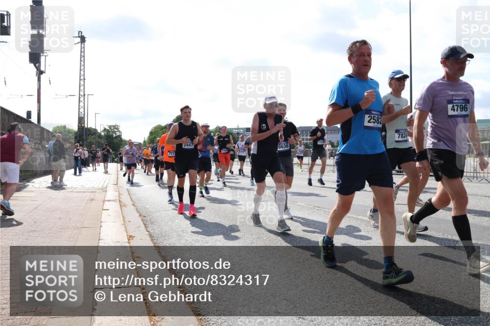 29.06.2025 - hella hamburg halbmarathon Lena Gebhardt http://msf.ph/oto/8324317 29.06.2025 10:00:10 Lombardsbrücke 7717, 2447, 17639, 6636, 1726, 2582, 7824, 4796, 1006, 1019, 1125, 1180, 1239, 1264, 1526, 1544, 1681, 1834, 1914, 2027, 2086, 2099, 2159, 2346, 2348, 2364, 2426, 2447, 2582, 2584, 2606, 2652, 2676, 2677, 2730, 2910, 3042, 3177, 3181, 3319, 3836, 3861, 3898, 4013, 4231, 4419, 4594, 4632, 4772, 4796, 4813, 4940, 5015, 5134, 5272, 5277, 5341, 5728, 6082, 6084, 6104, 6174, 6201, 6202, 6220, 6260, 6462, 6470, 6581, 6587, 8330, 10031, 11568, 11844 meine-sportfotos.de