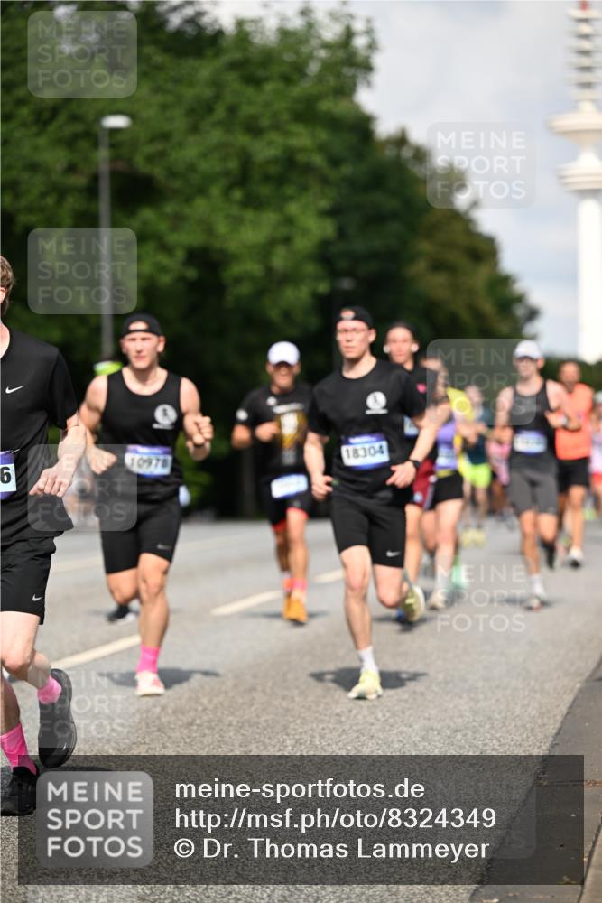 29.06.2025 - hella hamburg halbmarathon Dr. Thomas Lammeyer http://msf.ph/oto/8324349 29.06.2025 09:55:38 Kennedybrücke 1312, 1353, 1569, 1763, 2653, 2880, 3437, 3618, 3697, 4565, 4991, 5014, 5047, 5129, 5231, 5690, 5987, 6490, 6700, 6770, 7185, 7710, 8074, 8359, 8564, 8900, 9358, 9547, 9659, 10319, 10691, 10978, 11021, 11062 meine-sportfotos.de