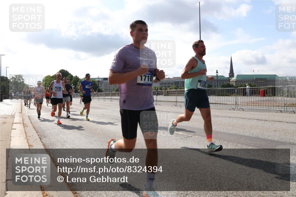 29.06.2025 - hella hamburg halbmarathon Lena Gebhardt http://msf.ph/oto/8324394 29.06.2025 09:48:26 Lombardsbrücke 18038, 1290, 5709, 1710, 1505, 1290, 1385, 1505, 1562, 1710, 1743, 2399, 2714, 2767, 3480, 3959, 4359, 4602, 4860, 5091, 5315, 5554, 5709, 6684, 6829, 6990, 6993, 7152, 7154, 7884, 8362, 8571, 8933, 9403, 10404, 10793, 10852, 10900, 11202, 11227, 11620, 11745, 11929, 12051, 12290, 12488, 12514, 12916, 13483, 13595, 13854, 13940, 13975, 14387, 14875, 14908, 14934, 15015, 15261, 15415, 15701, 15931, 15959, 16119, 16158 meine-sportfotos.de