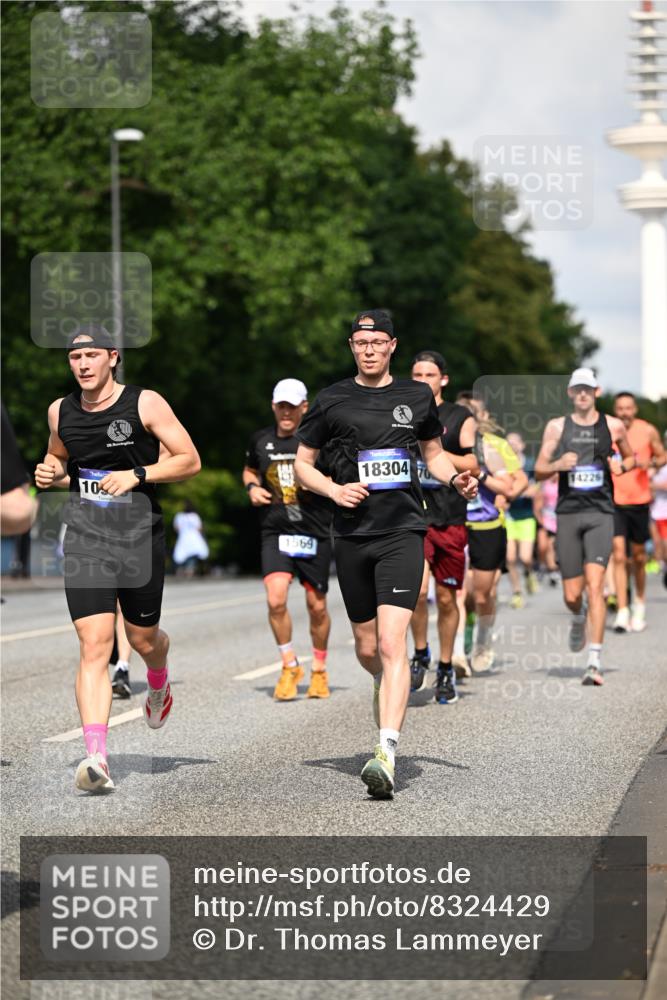 29.06.2025 - hella hamburg halbmarathon Dr. Thomas Lammeyer http://msf.ph/oto/8324429 29.06.2025 09:55:38 Kennedybrücke 1312, 1353, 1569, 1763, 2653, 2880, 3437, 3618, 3697, 4565, 4991, 5014, 5047, 5129, 5231, 5690, 5987, 6490, 6700, 6770, 7185, 7710, 8074, 8359, 8564, 8900, 9358, 9547, 9659, 10319, 10691, 10978, 11021, 11062 meine-sportfotos.de