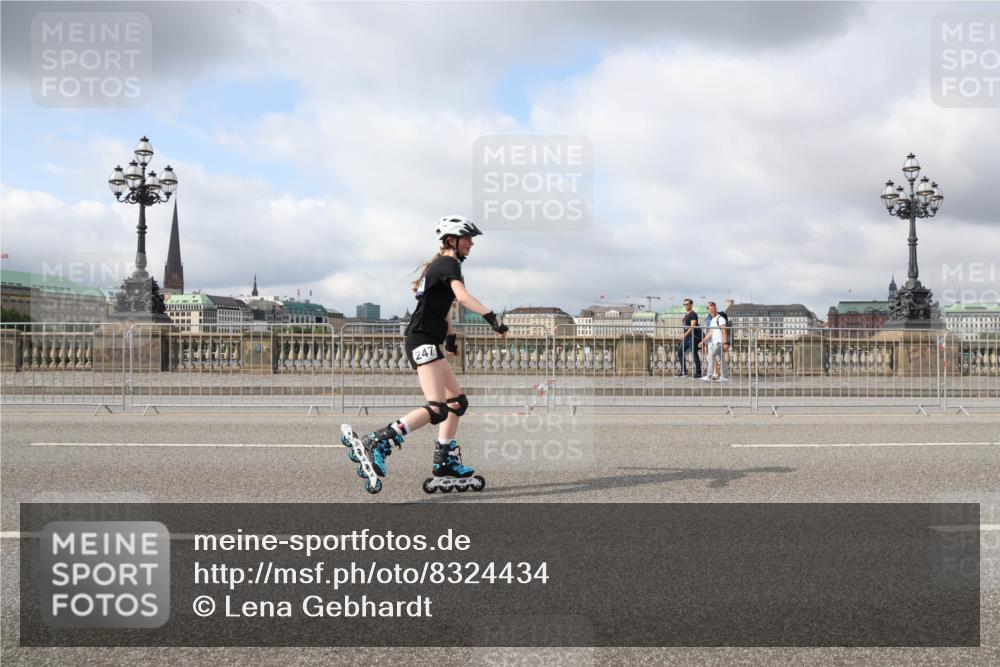 29.06.2025 - hella hamburg halbmarathon Lena Gebhardt http://msf.ph/oto/8324434 29.06.2025 09:08:10 Lombardsbrücke 247 meine-sportfotos.de