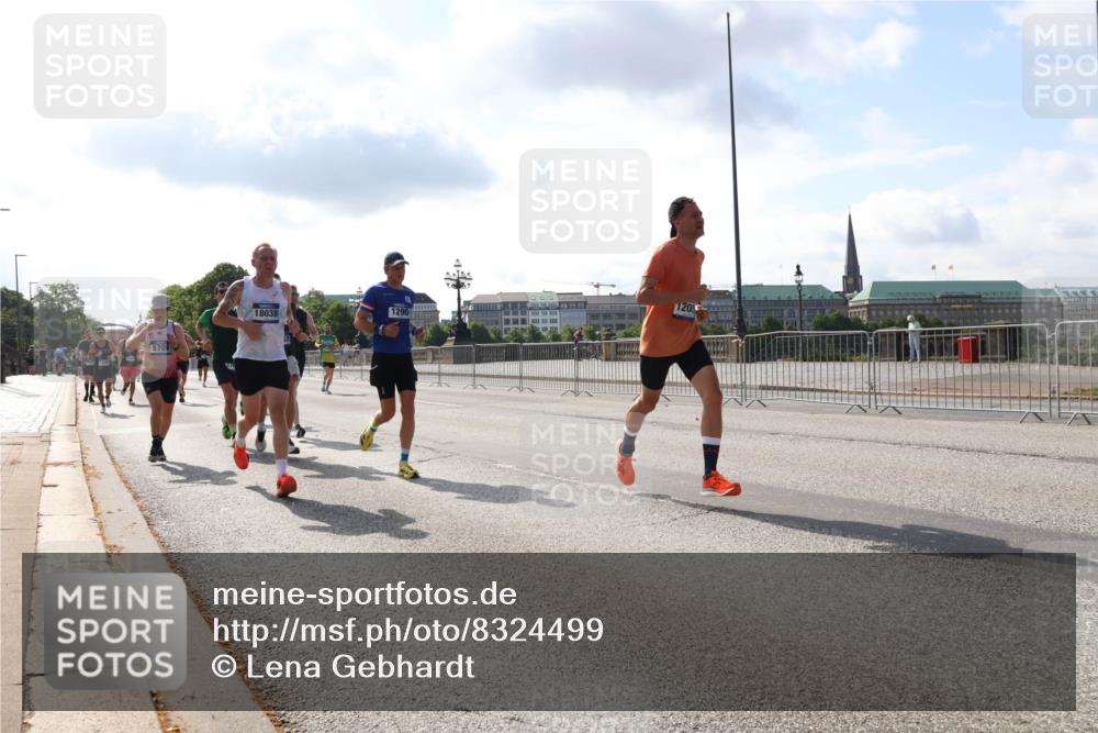 29.06.2025 - hella hamburg halbmarathon Lena Gebhardt http://msf.ph/oto/8324499 29.06.2025 09:48:26 Lombardsbrücke 5709, 18038, 120, 1290, 1290, 1385, 1505, 1562, 1710, 1743, 2399, 2714, 2767, 3480, 3959, 4359, 4602, 4860, 5091, 5315, 5554, 5709, 6684, 6829, 6990, 6993, 7152, 7154, 7884, 8362, 8571, 8933, 9403, 10404, 10793, 10852, 10900, 11202, 11227, 11620, 11745, 11929, 12051, 12290, 12488, 12514, 12916, 13483, 13595, 13854, 13940, 13975, 14387, 14875, 14908, 14934, 15015, 15261, 15415, 15701, 15931, 15959, 16119, 16158 meine-sportfotos.de