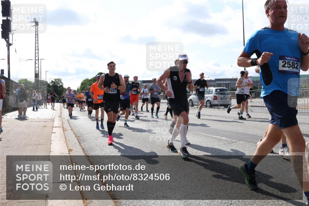 29.06.2025 - hella hamburg halbmarathon Lena Gebhardt http://msf.ph/oto/8324506 29.06.2025 10:00:11 Lombardsbrücke 1239, 7717, 2447, 1074, 17261, 2582, 1006, 1019, 1125, 1180, 1239, 1264, 1526, 1544, 1681, 1834, 1914, 2027, 2086, 2099, 2159, 2346, 2348, 2364, 2426, 2447, 2582, 2584, 2606, 2652, 2676, 2677, 2730, 2910, 3042, 3177, 3181, 3319, 3400, 3836, 3861, 3898, 4013, 4231, 4419, 4594, 4632, 4772, 4796, 4813, 4940, 5015, 5134, 5272, 5277, 5341, 5728, 6082, 6084, 6104, 6174, 6201, 6202, 6220, 6260, 6462, 6470, 6581, 6587, 8330, 10031, 11844 meine-sportfotos.de
