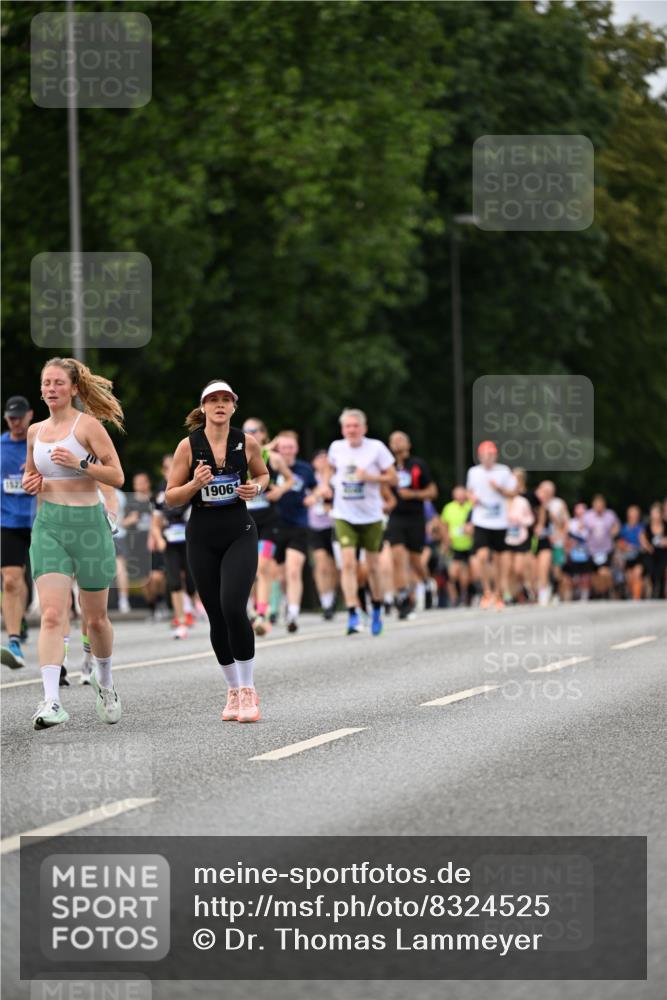 29.06.2025 - hella hamburg halbmarathon Dr. Thomas Lammeyer http://msf.ph/oto/8324525 29.06.2025 10:39:25 Kennedybrücke 1417, 1497, 1821, 1849, 2198, 2265, 2482, 3170, 3409, 3958, 4333, 4564, 4696, 4703, 5027, 5793, 6335, 6365, 6379, 6397, 6571, 6746, 6803, 6859, 7020, 7386, 7733, 8249, 8296, 9164, 9248, 9342, 9803, 10335, 10358, 10393, 10464, 10606, 11320 meine-sportfotos.de