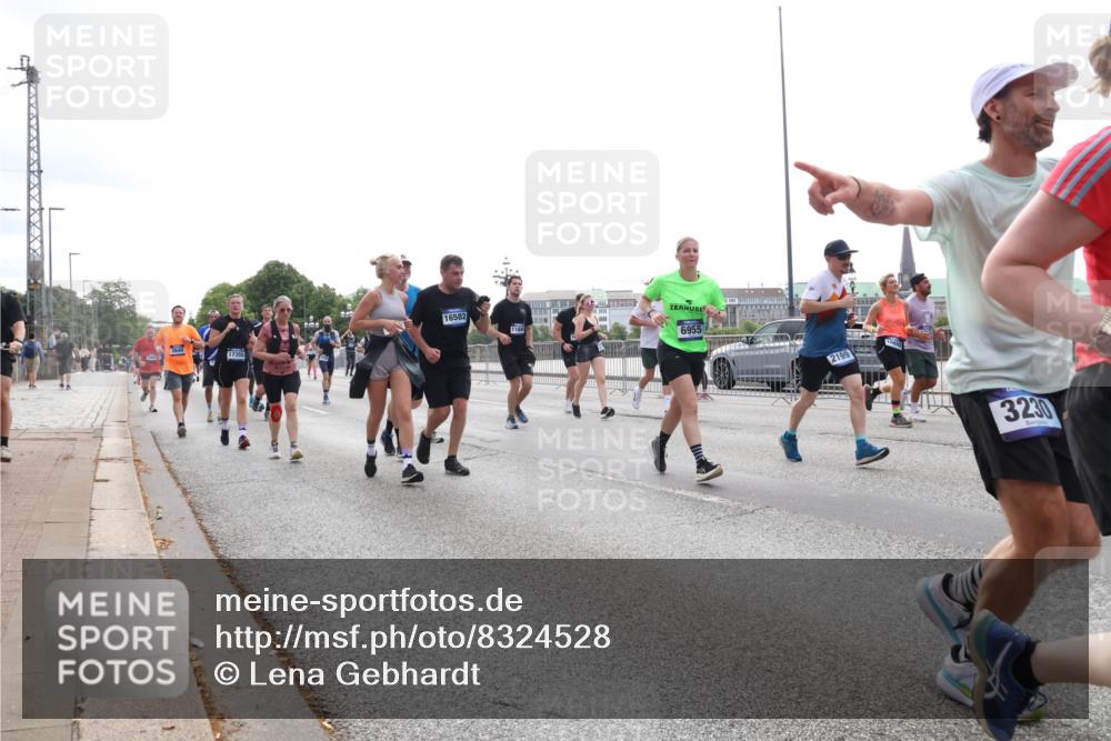 29.06.2025 - hella hamburg halbmarathon Lena Gebhardt http://msf.ph/oto/8324528 29.06.2025 10:37:40 Lombardsbrücke 2640, 17355, 16582, 1188, 6955, 2199, 3230, 1022, 1276, 1337, 1475, 1578, 1597, 1799, 1819, 1985, 2016, 2199, 2272, 2486, 2640, 2853, 3230, 3246, 3633, 4097, 4347, 4733, 5139, 5146, 5171, 5186, 5522, 5560, 5790, 5875, 5940, 6243, 6362, 6821, 6955, 7085, 7124, 7235, 7244, 7321, 7350, 7544, 7696, 7707, 7777, 7823, 8811, 8843, 8985, 9247, 9288, 9524, 9895, 10159, 10506, 10836, 11087, 11543, 12123, 12254, 12472, 12824, 16680, 17798 meine-sportfotos.de