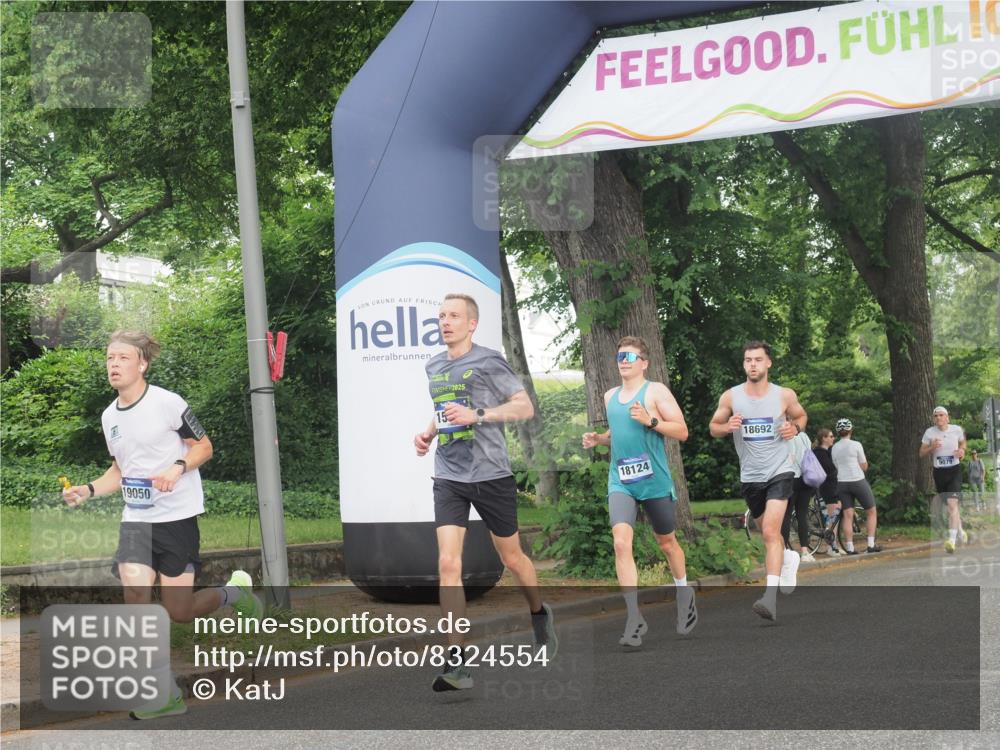 29.06.2025 - hella hamburg halbmarathon KatJ http://msf.ph/oto/8324554 29.06.2025 10:16:56 Zwischen KM18-KM19  meine-sportfotos.de