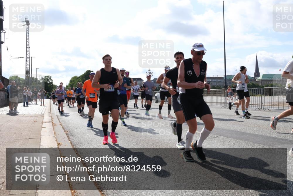 29.06.2025 - hella hamburg halbmarathon Lena Gebhardt http://msf.ph/oto/8324559 29.06.2025 10:00:11 Lombardsbrücke 1239, 7717, 47, 11, 1006, 1019, 1125, 1180, 1239, 1264, 1526, 1544, 1681, 1834, 1914, 2027, 2086, 2099, 2159, 2346, 2348, 2364, 2426, 2447, 2582, 2584, 2606, 2652, 2676, 2677, 2730, 2910, 3042, 3177, 3181, 3319, 3400, 3836, 3861, 3898, 4013, 4231, 4419, 4594, 4632, 4772, 4796, 4813, 4940, 5015, 5134, 5272, 5277, 5341, 5728, 6082, 6084, 6104, 6174, 6201, 6202, 6220, 6260, 6462, 6470, 6581, 6587, 8330, 10031, 11844 meine-sportfotos.de