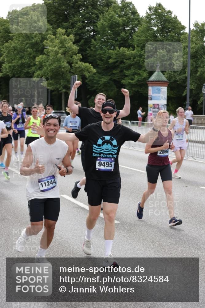 29.06.2025 - hella hamburg halbmarathon Jannik Wohlers http://msf.ph/oto/8324584 29.06.2025 10:39:42 Lombardsbrücke 1058, 1076, 1291, 1586, 1691, 1899, 2019, 2254, 2515, 2572, 2866, 2888, 3237, 3515, 3607, 3808, 3882, 3883, 3884, 4173, 4271, 4471, 5229, 5263, 5654, 5877, 5901, 6097, 6548, 6698, 6750, 6866, 6876, 6890, 6920, 7045, 7174, 7455, 7456, 7675, 7850, 8622, 8815, 8865, 8866, 9187, 9195, 9292, 9495, 10474, 10806, 10818, 10953, 11188, 11242, 11244, 11717, 11874, 12414, 12883, 12906, 13005, 13069, 13290, 13577, 13651, 14327, 14578, 15111, 19163 meine-sportfotos.de