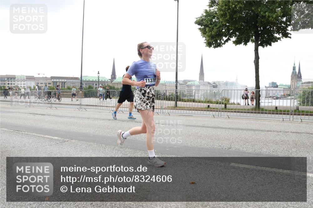 29.06.2025 - hella hamburg halbmarathon Lena Gebhardt http://msf.ph/oto/8324606 29.06.2025 10:47:21 Lombardsbrücke 11378, 1073, 1185, 1286, 1434, 1463, 1523, 1593, 1607, 1704, 1961, 2148, 2211, 2327, 2407, 2537, 2555, 2556, 2665, 2882, 2981, 2994, 3339, 4037, 4184, 4239, 4325, 4423, 4483, 4806, 4895, 4974, 4975, 5111, 5114, 5621, 5622, 5796, 5895, 5953, 6255, 6256, 6485, 6496, 6879, 6995, 7073, 7403, 7430, 7431, 7630, 7631, 8105, 8131, 8270, 8486, 8550, 8684, 8706, 8915, 8953, 8967, 9018, 11351, 11458, 11730, 11738 meine-sportfotos.de