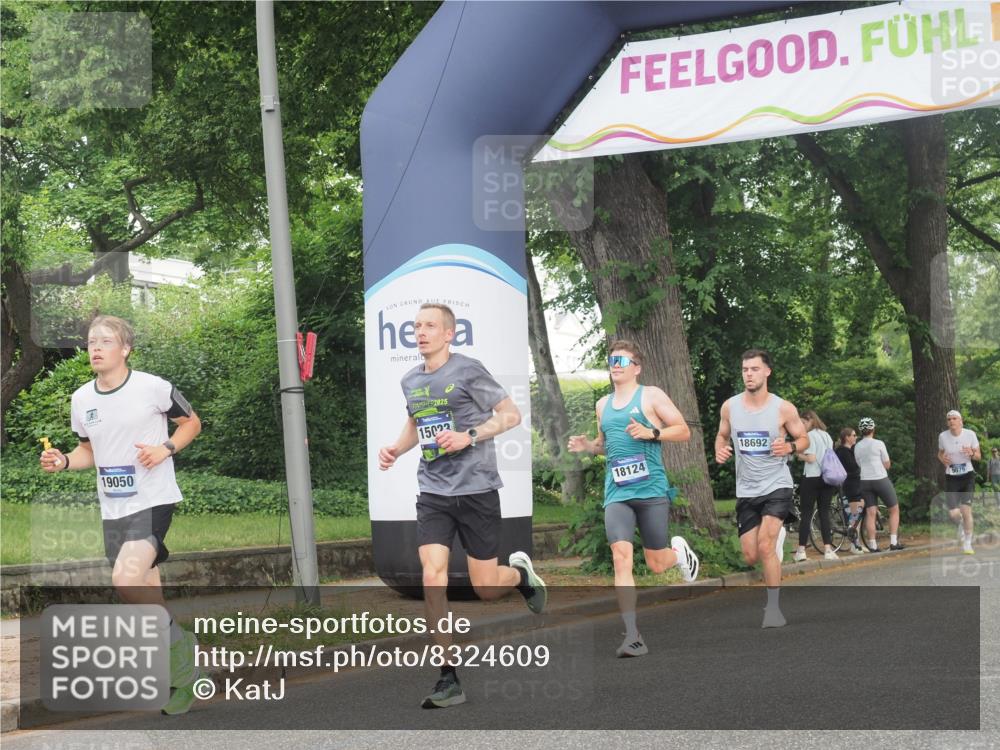 29.06.2025 - hella hamburg halbmarathon KatJ http://msf.ph/oto/8324609 29.06.2025 10:16:56 Zwischen KM18-KM19  meine-sportfotos.de