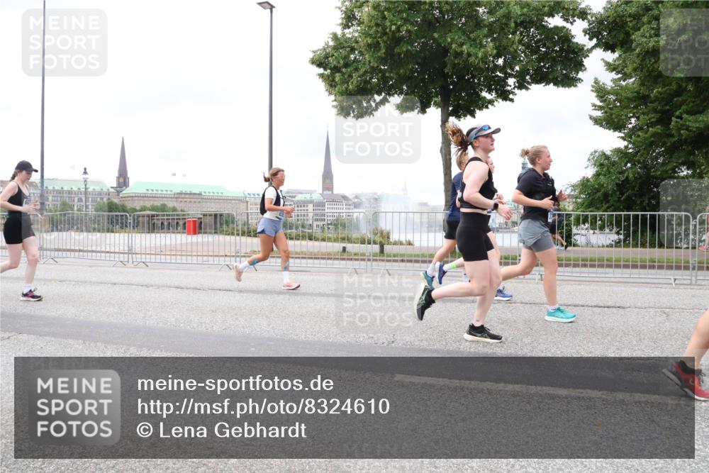 29.06.2025 - hella hamburg halbmarathon Lena Gebhardt http://msf.ph/oto/8324610 29.06.2025 10:57:38 Lombardsbrücke 1123, 1242, 1248, 1265, 1643, 2015, 2041, 2370, 2451, 2567, 2900, 3191, 3195, 3385, 3388, 3433, 3723, 3750, 3851, 3954, 4059, 4086, 4106, 4180, 4197, 4521, 4830, 5117, 5316, 5632, 5736, 5738, 6827, 6857, 6916, 7172, 7193, 7720, 7728, 7787, 8035, 8159, 8287, 8386, 8474, 8540, 8552, 8708, 8773, 8851, 8853, 8873, 9059, 9110, 9233, 9318, 9394, 9496, 9613 meine-sportfotos.de