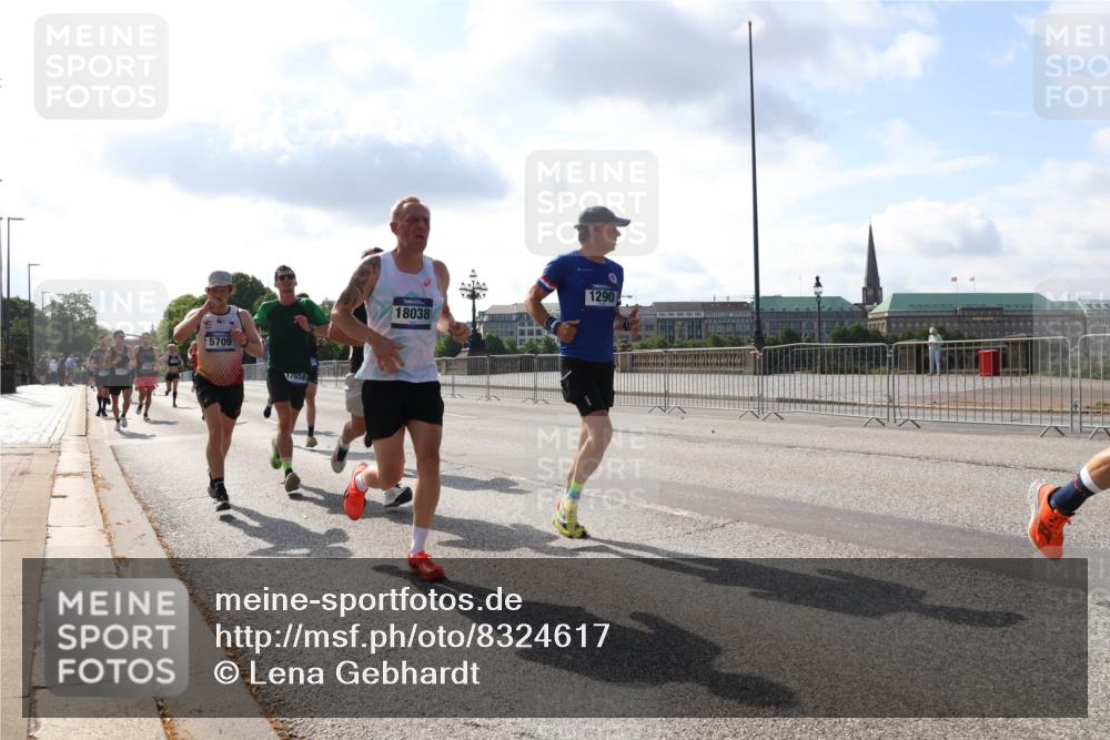 29.06.2025 - hella hamburg halbmarathon Lena Gebhardt http://msf.ph/oto/8324617 29.06.2025 09:48:27 Lombardsbrücke 5709, 17658, 18038, 1290, 1290, 1385, 1505, 1562, 1710, 1743, 2399, 2714, 2767, 3480, 3547, 3959, 4359, 4860, 5091, 5307, 5315, 5554, 5709, 6684, 6829, 6990, 6993, 7152, 7154, 7884, 8362, 8571, 8933, 9403, 10404, 10793, 10852, 10900, 11202, 11227, 11620, 11929, 12044, 12051, 12290, 12488, 12514, 12916, 13483, 13595, 13854, 13940, 13975, 14387, 14875, 14908, 14934, 15015, 15261, 15415, 15701, 15931, 15959, 16119, 16158 meine-sportfotos.de