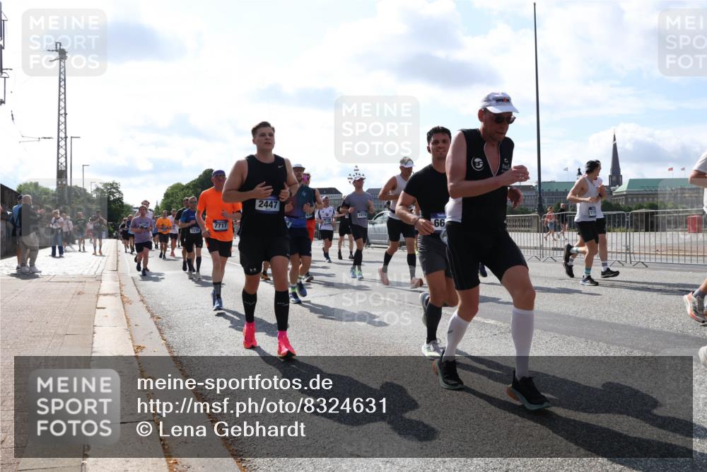 29.06.2025 - hella hamburg halbmarathon Lena Gebhardt http://msf.ph/oto/8324631 29.06.2025 10:00:11 Lombardsbrücke 1239, 7717, 2447, 1115, 1074, 66, 1006, 1019, 1125, 1180, 1239, 1264, 1526, 1544, 1681, 1834, 1914, 2027, 2086, 2099, 2159, 2346, 2348, 2364, 2426, 2447, 2582, 2584, 2606, 2652, 2676, 2677, 2730, 2910, 3042, 3177, 3181, 3319, 3400, 3836, 3861, 3898, 4013, 4231, 4419, 4594, 4632, 4772, 4796, 4813, 4940, 5015, 5134, 5272, 5277, 5341, 5728, 6082, 6084, 6104, 6174, 6201, 6202, 6220, 6260, 6462, 6470, 6581, 6587, 8330, 10031, 11844 meine-sportfotos.de