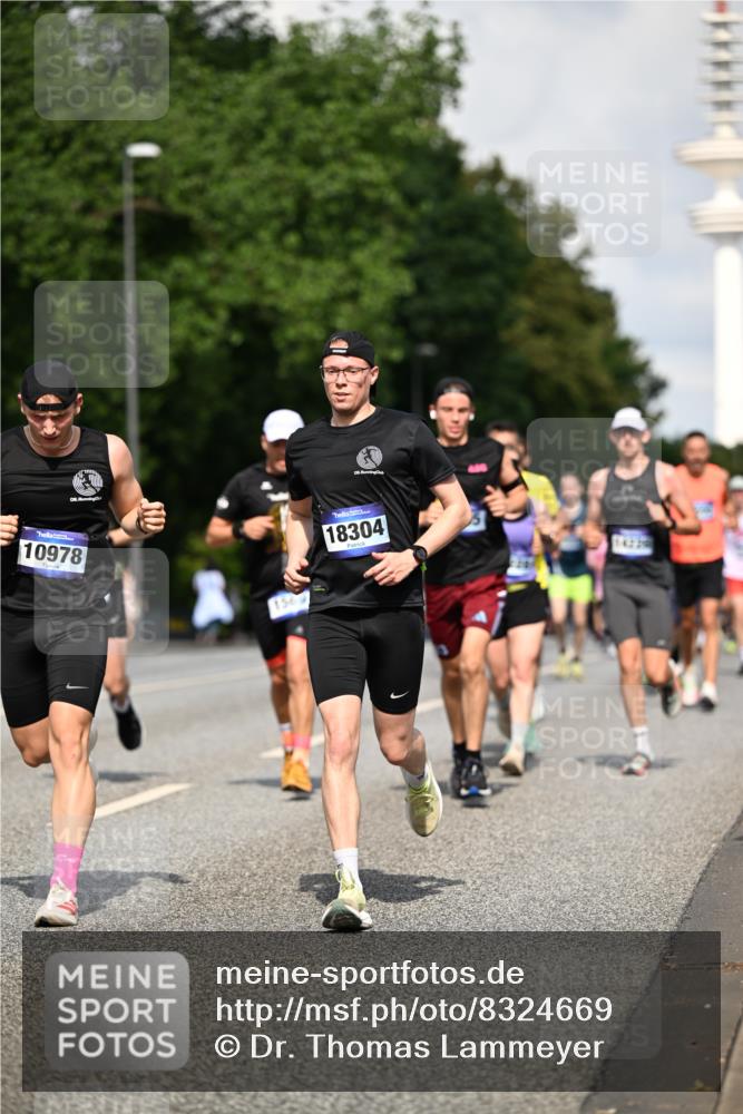 29.06.2025 - hella hamburg halbmarathon Dr. Thomas Lammeyer http://msf.ph/oto/8324669 29.06.2025 09:55:39 Kennedybrücke 1057, 1312, 1353, 1569, 1763, 2653, 2880, 3437, 3618, 3697, 4565, 4871, 4991, 5014, 5047, 5129, 5231, 5690, 5987, 6490, 6700, 6770, 7185, 7710, 8074, 8359, 8564, 8900, 9358, 9547, 9659, 10319, 10691, 10978, 11021, 11062 meine-sportfotos.de