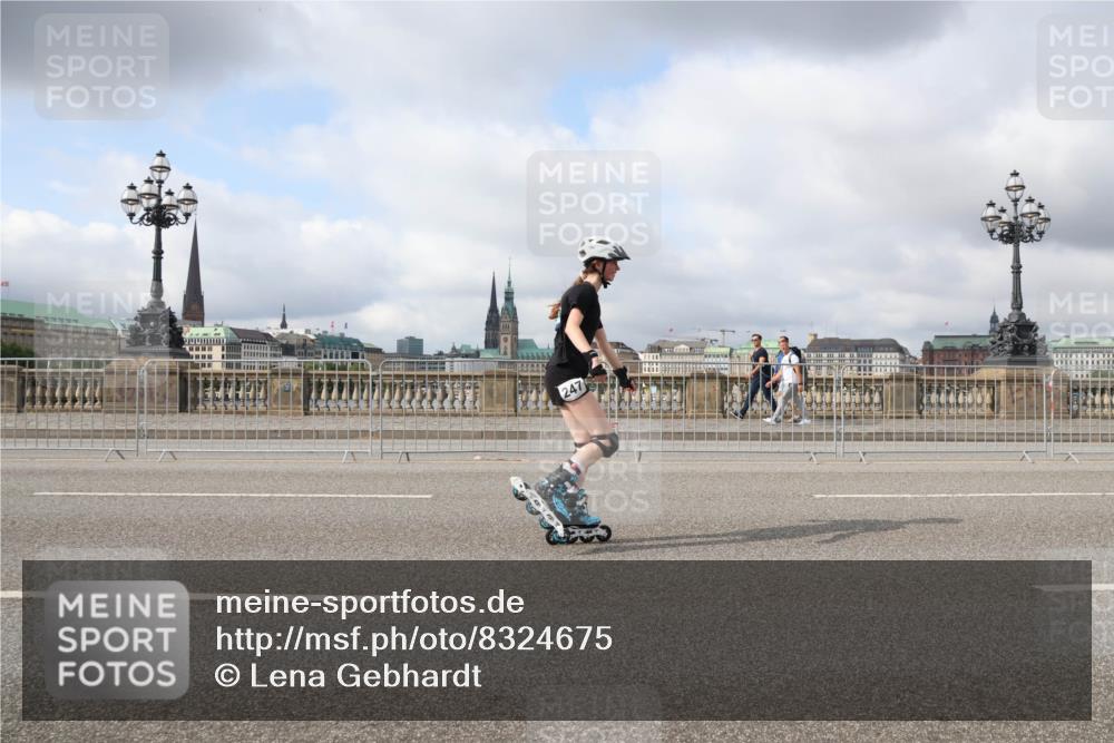 29.06.2025 - hella hamburg halbmarathon Lena Gebhardt http://msf.ph/oto/8324675 29.06.2025 09:08:10 Lombardsbrücke 247 meine-sportfotos.de
