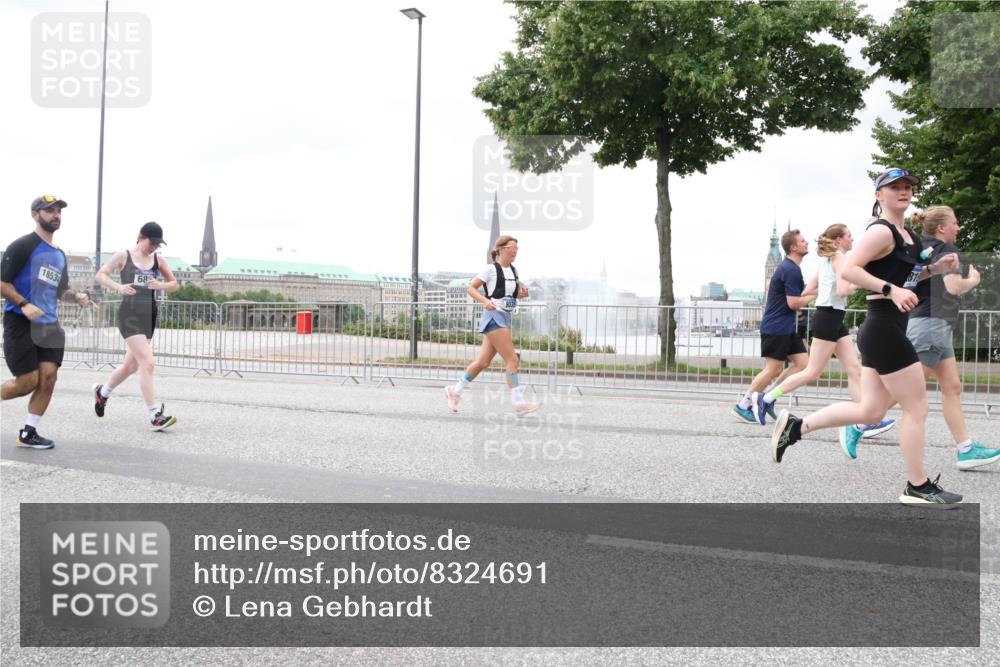 29.06.2025 - hella hamburg halbmarathon Lena Gebhardt http://msf.ph/oto/8324691 29.06.2025 10:57:38 Lombardsbrücke 18534, 68, 1123, 1242, 1248, 1265, 1643, 2015, 2041, 2370, 2451, 2567, 2900, 3191, 3195, 3385, 3388, 3433, 3723, 3750, 3851, 3954, 4059, 4086, 4106, 4180, 4197, 4521, 4830, 5117, 5316, 5632, 5736, 5738, 6827, 6857, 6916, 7172, 7193, 7720, 7728, 7787, 8035, 8159, 8287, 8386, 8474, 8540, 8552, 8708, 8773, 8851, 8853, 8873, 9059, 9110, 9233, 9318, 9394, 9496, 9613 meine-sportfotos.de