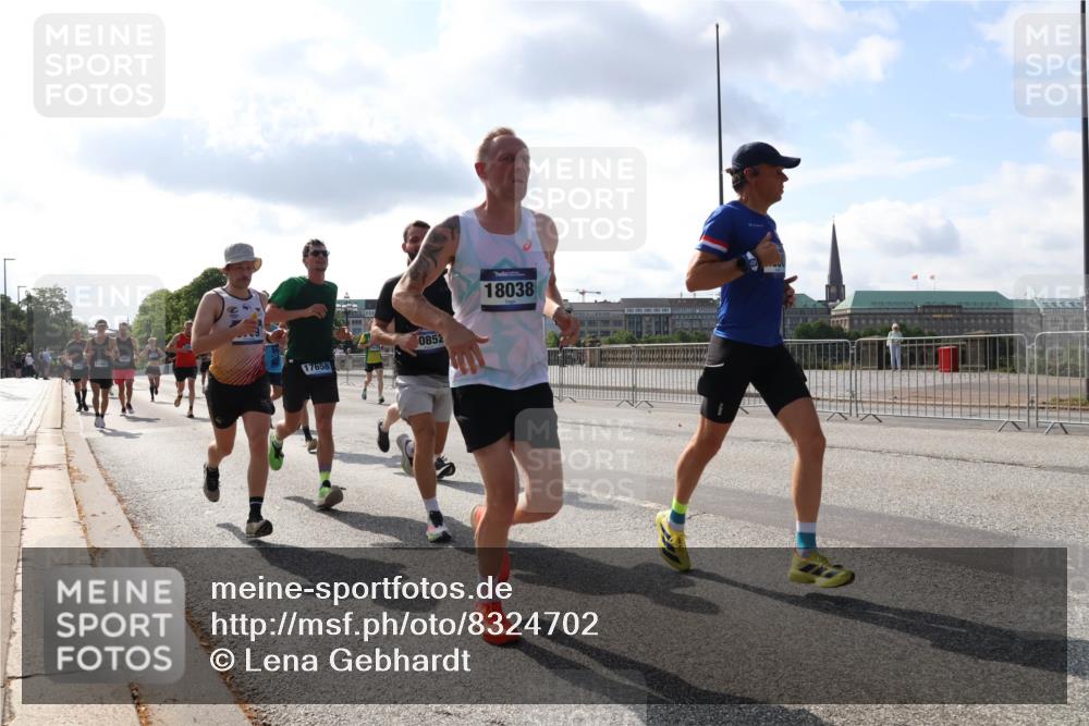 29.06.2025 - hella hamburg halbmarathon Lena Gebhardt http://msf.ph/oto/8324702 29.06.2025 09:48:27 Lombardsbrücke 17658, 0852, 18038, 1290, 1385, 1505, 1562, 1710, 1743, 2399, 2714, 2767, 3480, 3547, 3959, 4359, 4860, 5091, 5307, 5315, 5554, 5709, 6684, 6829, 6990, 6993, 7152, 7154, 7884, 8362, 8571, 8933, 9403, 10404, 10793, 10852, 10900, 11202, 11227, 11620, 11929, 12044, 12051, 12290, 12488, 12514, 12916, 13483, 13595, 13854, 13940, 13975, 14387, 14875, 14908, 14934, 15015, 15261, 15415, 15701, 15931, 15959, 16119, 16158 meine-sportfotos.de