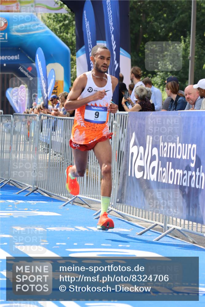 29.06.2025 - hella hamburg halbmarathon Strokosch-Dieckow http://msf.ph/oto/8324706 29.06.2025 10:03:01 Ziel 9, 23 meine-sportfotos.de