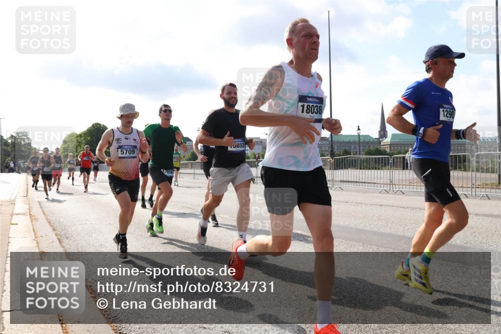 29.06.2025 - hella hamburg halbmarathon Lena Gebhardt http://msf.ph/oto/8324731 29.06.2025 09:48:28 Lombardsbrücke 5709, 17658, 0852, 18038, 1290, 1290, 1385, 1505, 1710, 1743, 2262, 2399, 2714, 2767, 3480, 3547, 3959, 4359, 4860, 5091, 5307, 5315, 5554, 5709, 6684, 6829, 6990, 6993, 7152, 7154, 7884, 8362, 8571, 8933, 9403, 10404, 10793, 10852, 10900, 11202, 11227, 11620, 11929, 12044, 12051, 12290, 12488, 12514, 12916, 13483, 13595, 13854, 13940, 13975, 14387, 14875, 14908, 15015, 15415, 15701, 15931, 15959, 16119, 16158 meine-sportfotos.de