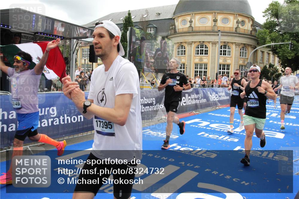 29.06.2025 - hella hamburg halbmarathon Michael Strokosch http://msf.ph/oto/8324732 29.06.2025 10:48:36 Ziel 1163, 1176, 2213, 5421, 10000, 10860, 11451, 11579, 12149, 12690, 13962, 14033, 14990, 15573, 15808, 15917, 17395, 18251, 18815 meine-sportfotos.de