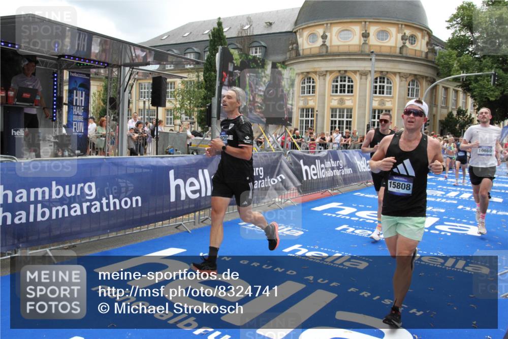 29.06.2025 - hella hamburg halbmarathon Michael Strokosch http://msf.ph/oto/8324741 29.06.2025 10:48:37 Ziel 1163, 1176, 2213, 4553, 5421, 9538, 10000, 10859, 10860, 11579, 12149, 12690, 13962, 14033, 15573, 15808, 15917, 17395, 18251, 18815 meine-sportfotos.de
