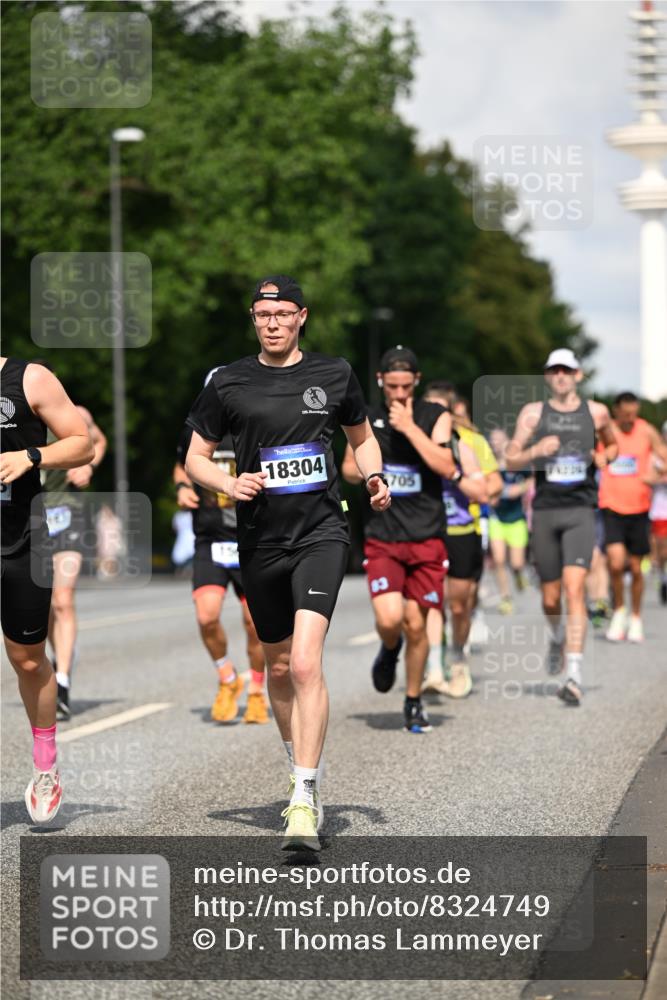 29.06.2025 - hella hamburg halbmarathon Dr. Thomas Lammeyer http://msf.ph/oto/8324749 29.06.2025 09:55:39 Kennedybrücke 1057, 1312, 1353, 1569, 1763, 2653, 2880, 3437, 3618, 3697, 4565, 4871, 4991, 5014, 5047, 5129, 5231, 5690, 5987, 6490, 6700, 6770, 7185, 7710, 8074, 8359, 8564, 8900, 9358, 9547, 9659, 10319, 10691, 10978, 11021, 11062 meine-sportfotos.de