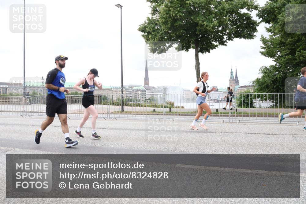 29.06.2025 - hella hamburg halbmarathon Lena Gebhardt http://msf.ph/oto/8324828 29.06.2025 10:57:39 Lombardsbrücke 1853, 6827, 1123, 1242, 1248, 1265, 1643, 2015, 2041, 2370, 2451, 2567, 2900, 3191, 3195, 3385, 3388, 3433, 3644, 3723, 3750, 3851, 3954, 4059, 4086, 4106, 4180, 4197, 4521, 4830, 5117, 5316, 5632, 5736, 5738, 6827, 6857, 6916, 7172, 7193, 7556, 7720, 7728, 7787, 8035, 8159, 8287, 8386, 8474, 8540, 8552, 8708, 8773, 8851, 8853, 8873, 9059, 9110, 9233, 9318, 9394, 9496, 9613 meine-sportfotos.de