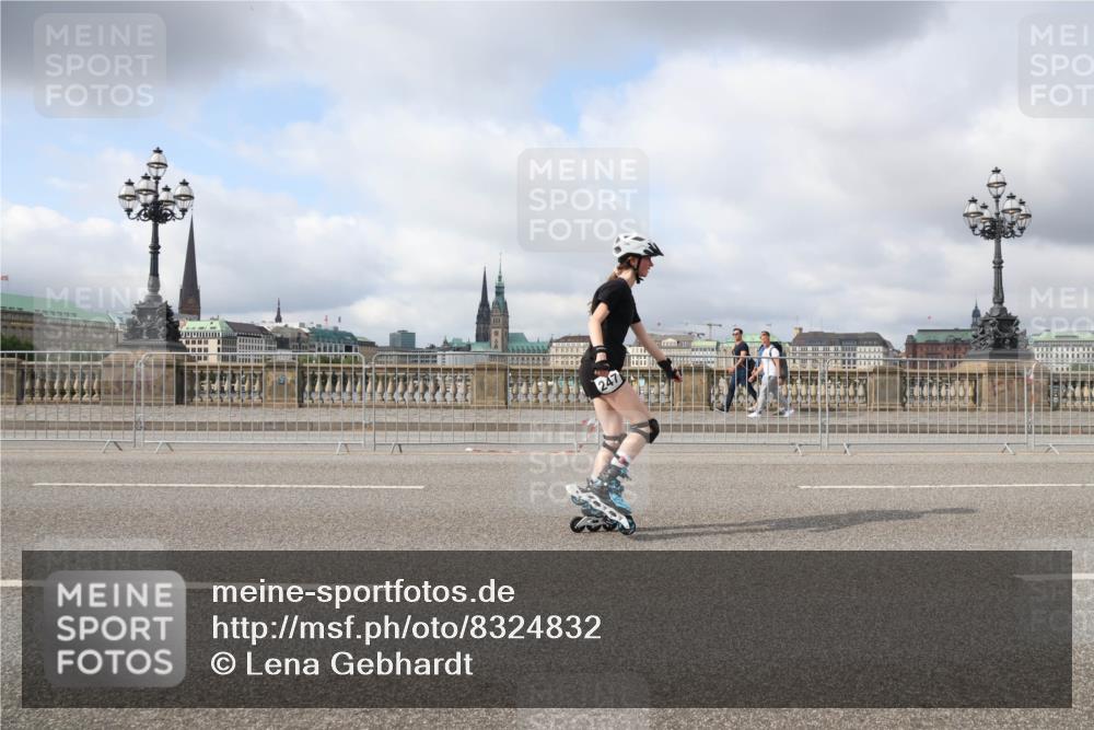 29.06.2025 - hella hamburg halbmarathon Lena Gebhardt http://msf.ph/oto/8324832 29.06.2025 09:08:10 Lombardsbrücke  meine-sportfotos.de