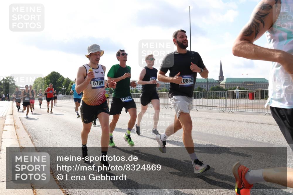 29.06.2025 - hella hamburg halbmarathon Lena Gebhardt http://msf.ph/oto/8324869 29.06.2025 09:48:28 Lombardsbrücke 5709, 17658, 5664, 0852, 1290, 1385, 1505, 1710, 1743, 2262, 2399, 2714, 2767, 3480, 3547, 3959, 4359, 4860, 5091, 5307, 5315, 5554, 5709, 6684, 6829, 6990, 6993, 7152, 7154, 7884, 8362, 8571, 8933, 9403, 10404, 10793, 10852, 10900, 11202, 11227, 11620, 11929, 12044, 12051, 12290, 12488, 12514, 12916, 13483, 13595, 13854, 13940, 13975, 14387, 14875, 14908, 15015, 15415, 15701, 15931, 15959, 16119, 16158 meine-sportfotos.de