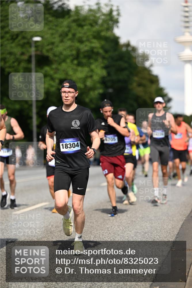 29.06.2025 - hella hamburg halbmarathon Dr. Thomas Lammeyer http://msf.ph/oto/8325023 29.06.2025 09:55:39 Kennedybrücke 1057, 1312, 1353, 1569, 1763, 2653, 2880, 3437, 3618, 3697, 4565, 4871, 4991, 5014, 5047, 5129, 5231, 5690, 5987, 6490, 6700, 6770, 7185, 7710, 8074, 8359, 8564, 8900, 9358, 9547, 9659, 10319, 10691, 10978, 11021, 11062 meine-sportfotos.de