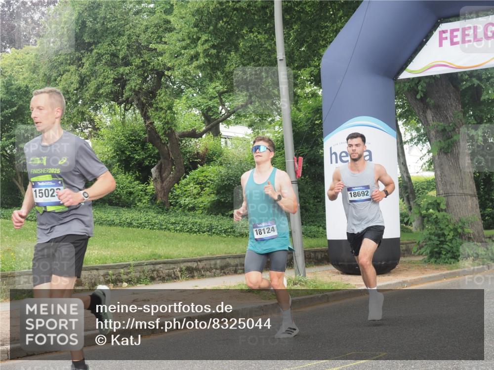 29.06.2025 - hella hamburg halbmarathon KatJ http://msf.ph/oto/8325044 29.06.2025 10:16:57 Zwischen KM18-KM19  meine-sportfotos.de