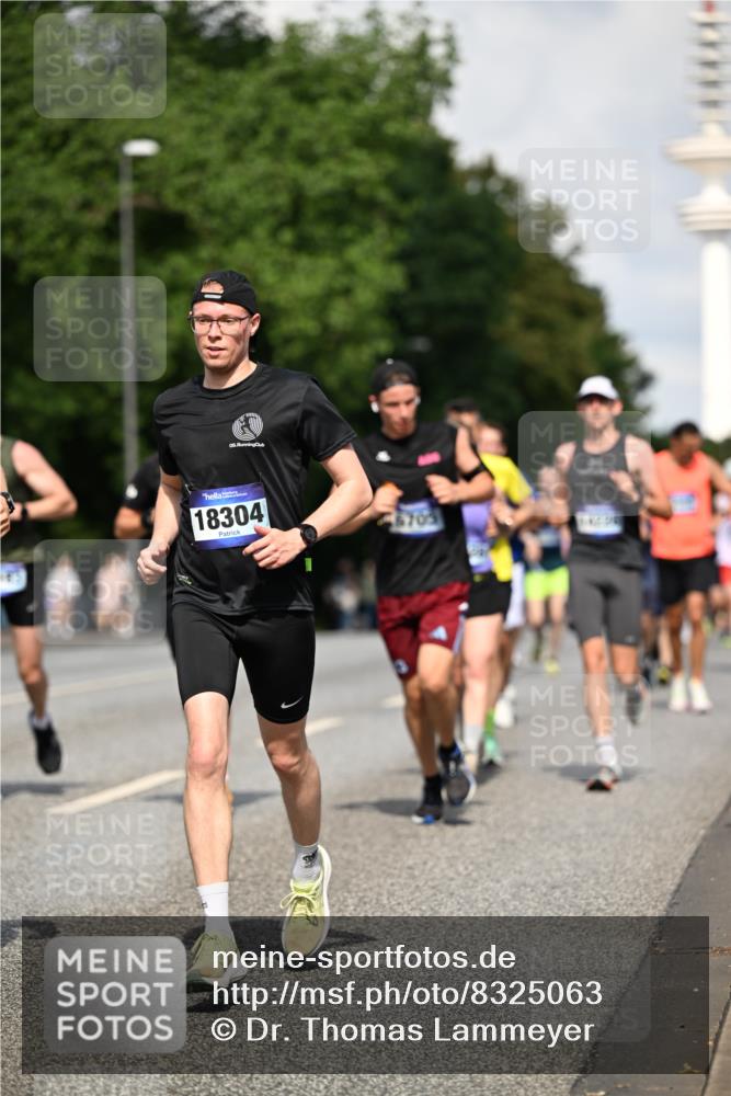 29.06.2025 - hella hamburg halbmarathon Dr. Thomas Lammeyer http://msf.ph/oto/8325063 29.06.2025 09:55:39 Kennedybrücke 1057, 1312, 1353, 1569, 1763, 2653, 2880, 3437, 3618, 3697, 4565, 4871, 4991, 5014, 5047, 5129, 5231, 5690, 5987, 6490, 6700, 6770, 7185, 7710, 8074, 8359, 8564, 8900, 9358, 9547, 9659, 10319, 10691, 10978, 11021, 11062 meine-sportfotos.de